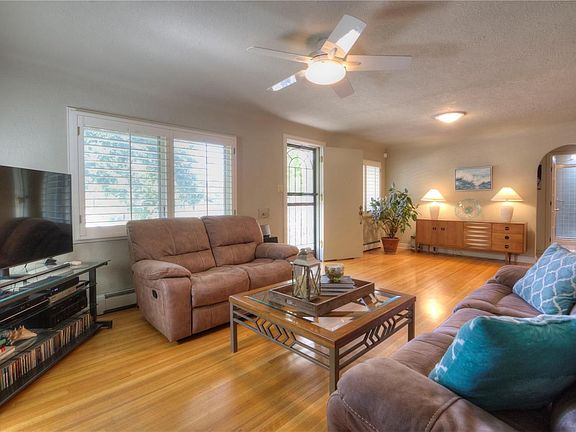 5th image of 890 S Saint Paul St