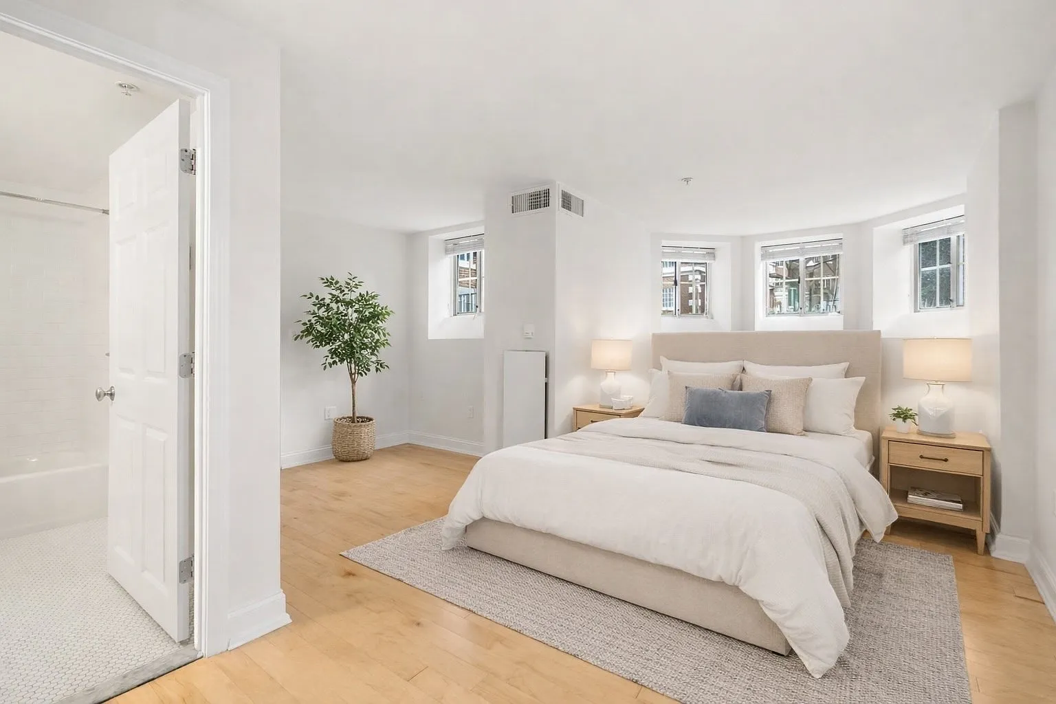2 bed, 2.0 bath, 1115 sqft, $3,900 — Photo 4