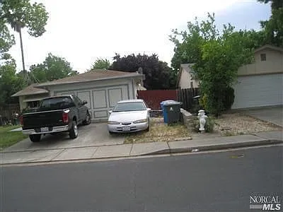 130 Green Tree Dr photo 1