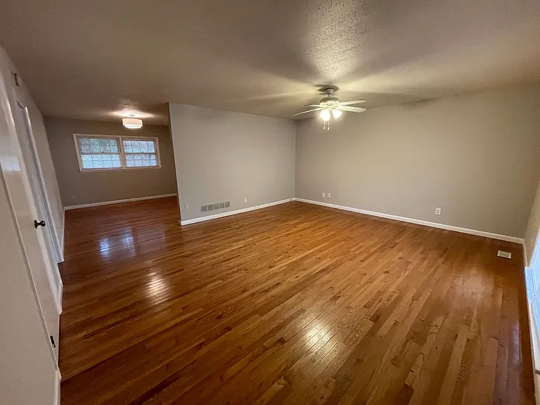 2902 Highbrook Ct — Photo 3