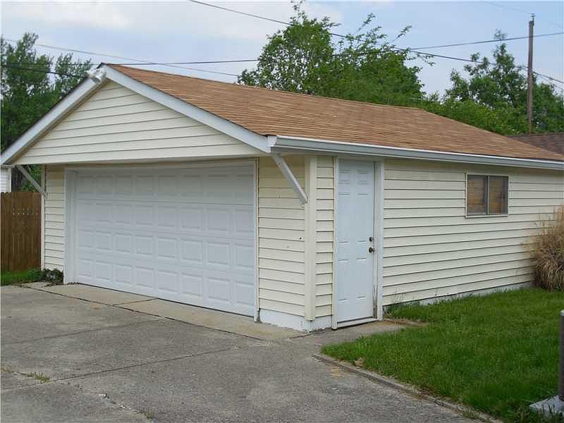 Detached Garage