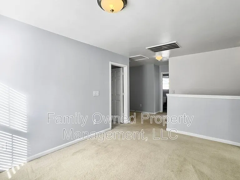 100 Salem Creek Dr — Photo 16