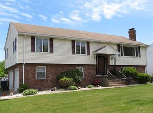 90 Raymond Rd, Rocky Hill, CT 06067