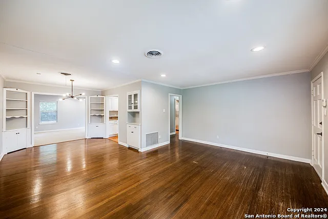 209 Harmon Dr — Photo 3