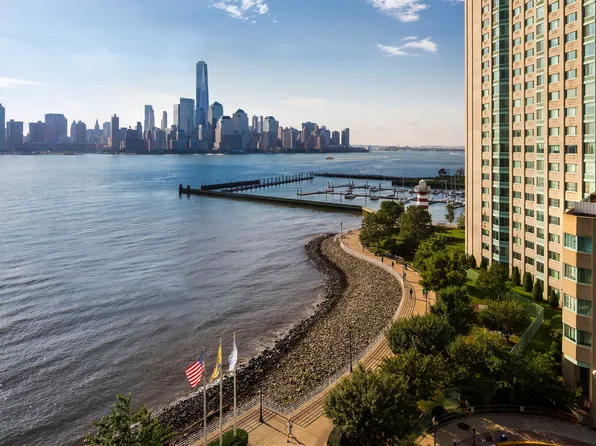 31 River Court image 17 of 18