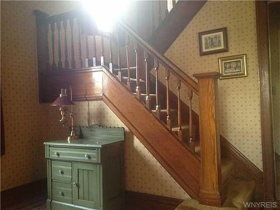 4th image of 20 Alsace Ave