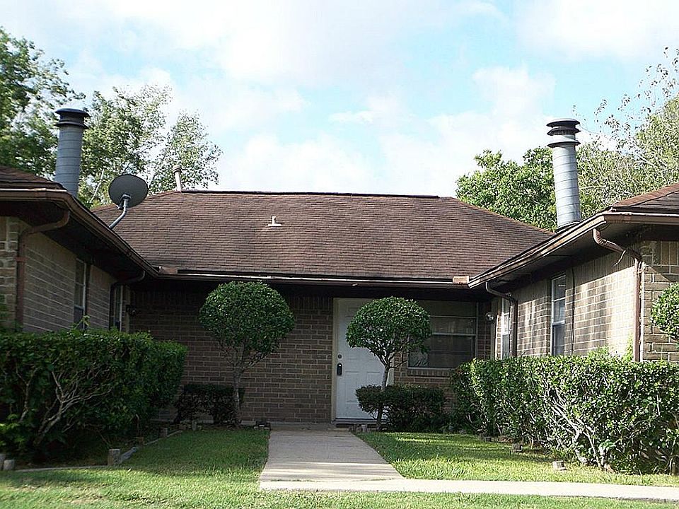 1st image of 212 Quaker Dr APT B2