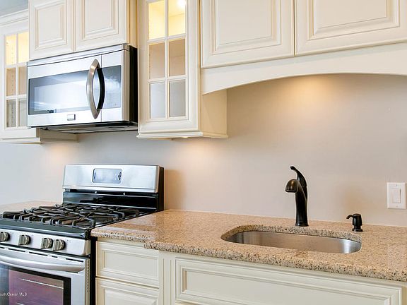 4th image of 53 Trent Dr