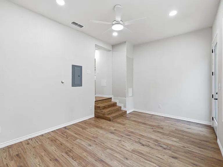 116 Janet St — Photo 16