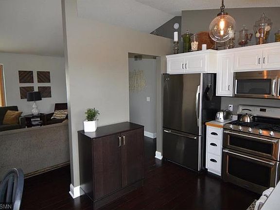 4th image of 40648 Golden Ave