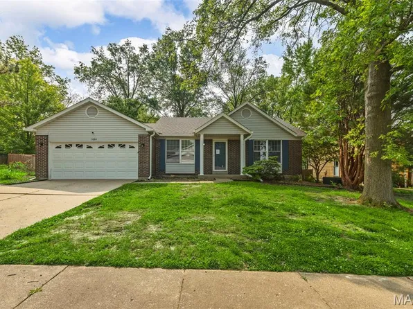 1064 Pinecone Trl, Florissant, MO 63031