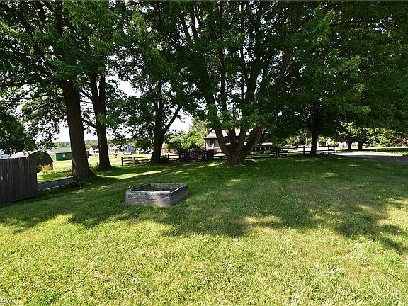 4th image of 642 Tenney Ave