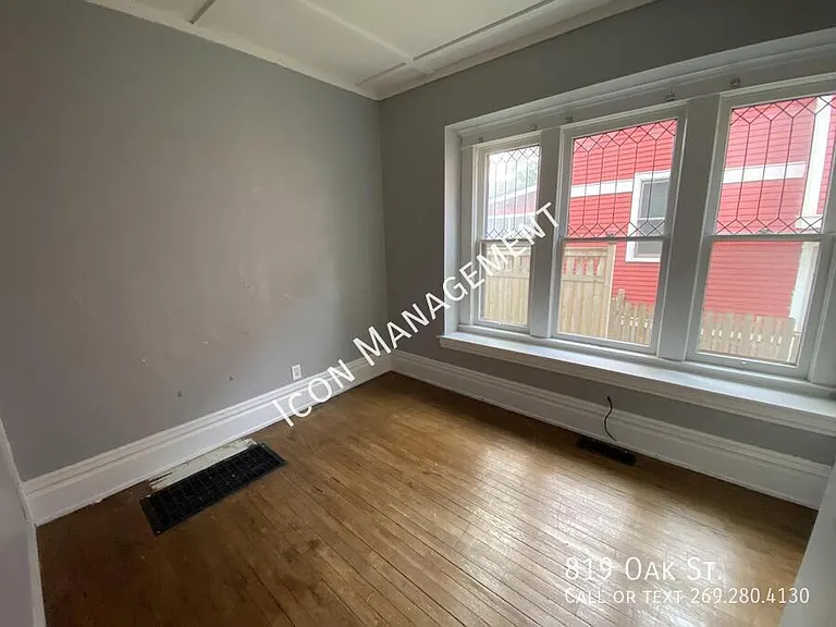 819 Oak St — Photo 9