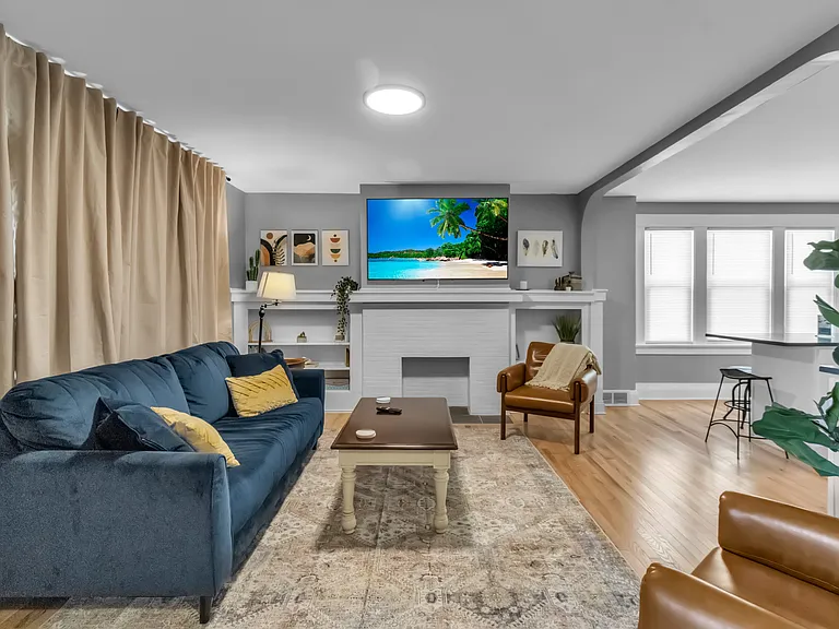 49 Virgil Ave #1 — Photo 2