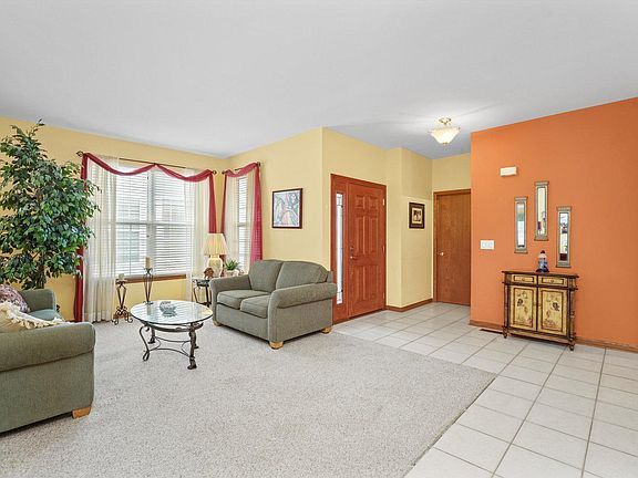 4th image of 16225 Goose Lake Dr