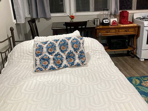 3rd image of 13509 1/2 Beverly Blvd #1