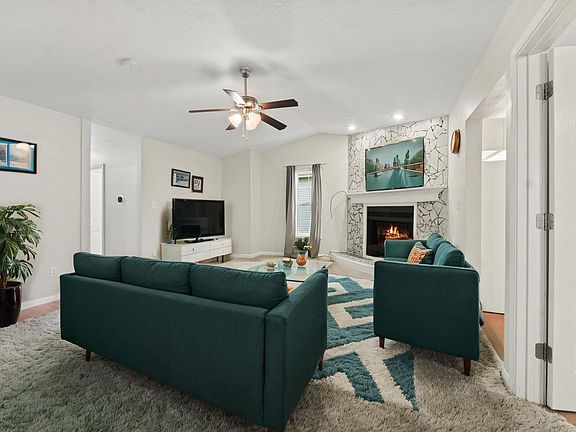 5th image of 328 N Walnut St