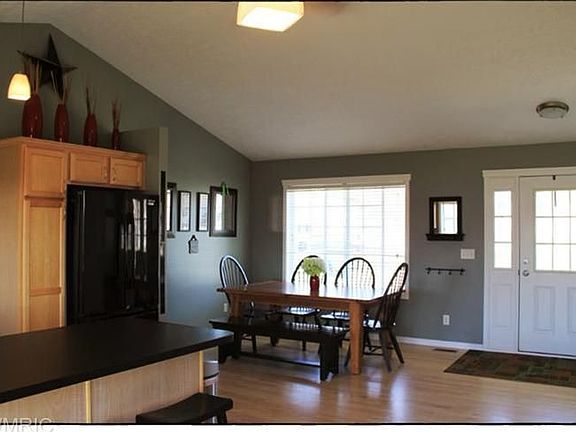 4th image of 675 Sunset Hills Dr