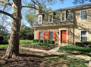 10 Woodsview Ln, Cincinnati, OH 45241