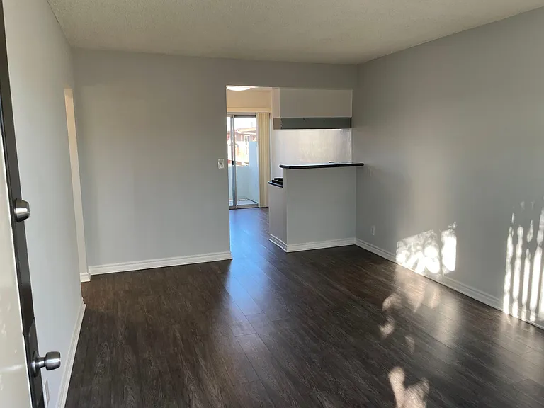 Dorian Apartments — Photo 6