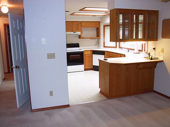 pass thru to kitchen 