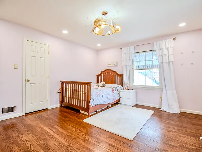 1500 Devereux Dr — Photo 9
