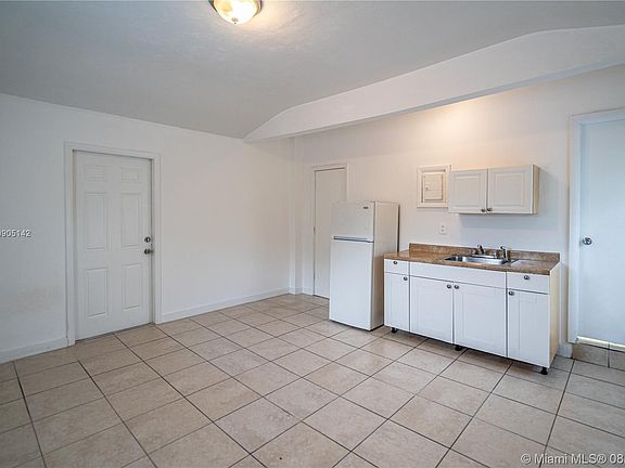 3rd image of 705 Lenox Ave APT 9A
