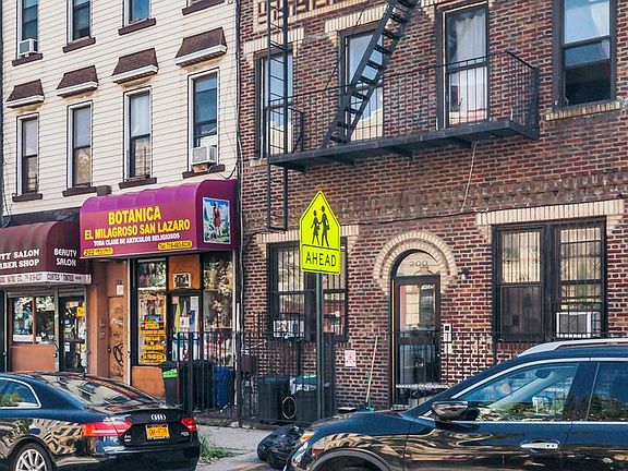 4th image of 200 Irving Ave APT 3A