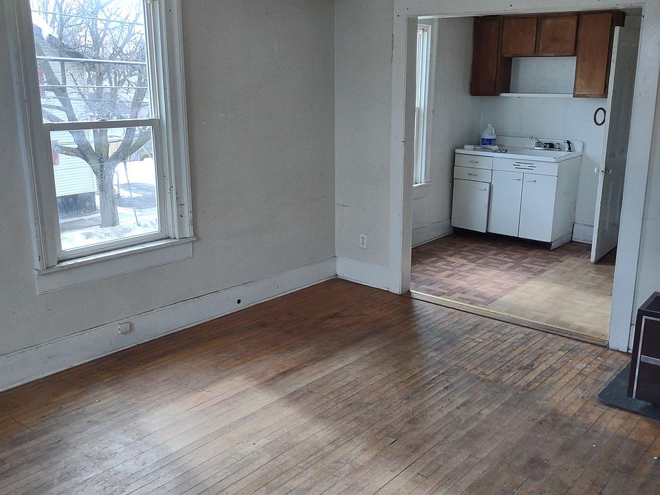 1st image of 425 New York Ave #2