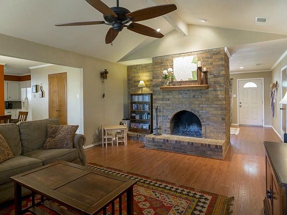 3rd image of 6925 Briardale Dr