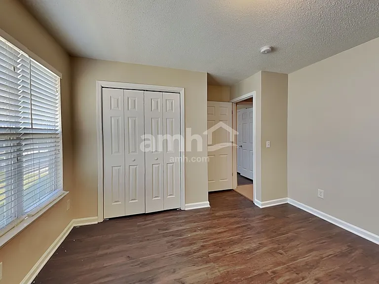 555 Whistling Swan Dr — Photo 16