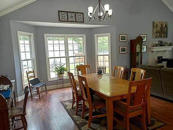 5th image of 80 Kenton Dr