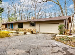 968 W Outer Dr, Oak Ridge, TN 37830