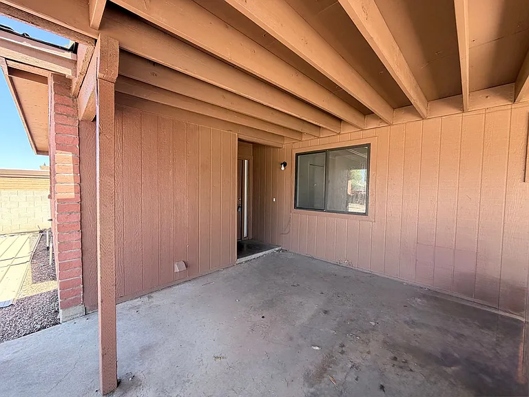 2864 E Wilcox Dr — Photo 3