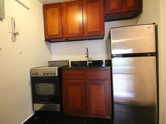 3rd image of 211 E 31st St APT 1B