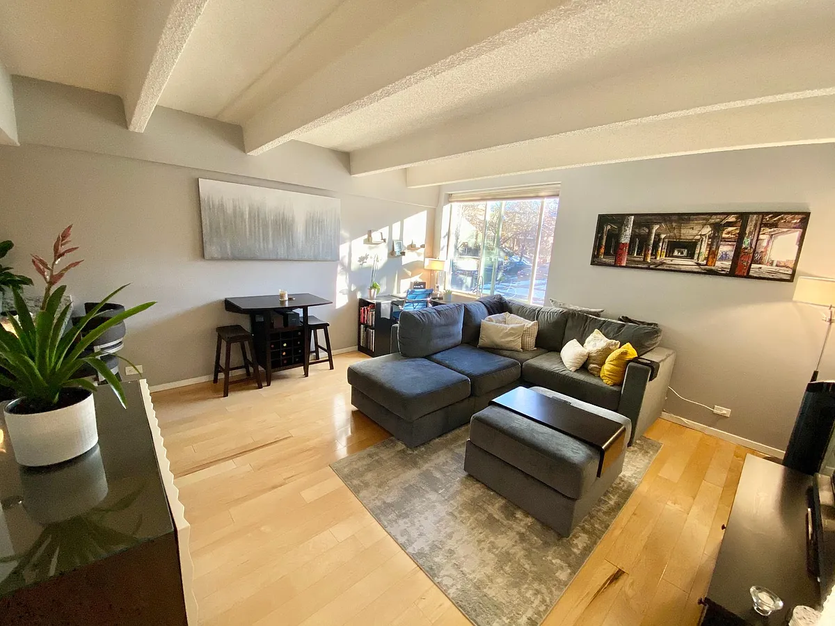 Building Photo - 555 E 10th Ave #109