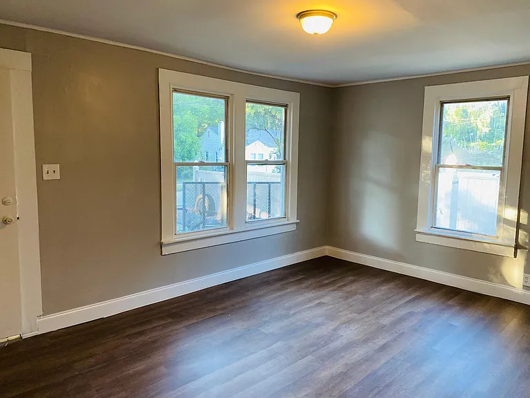813 Arlington Ave — Photo 2