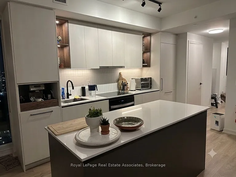 1285 Dupont St — Photo 5