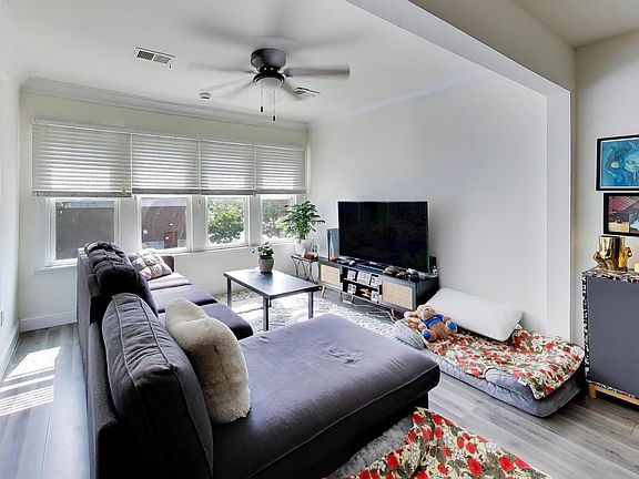 4th image of 4202 N Sacramento Ave