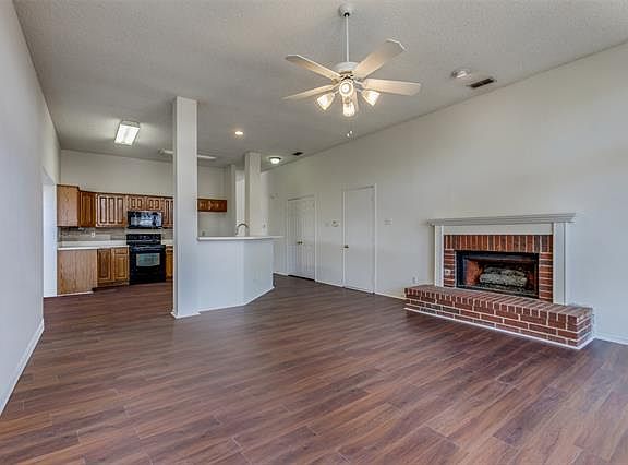 3rd image of 7900 Pinkerton Ct