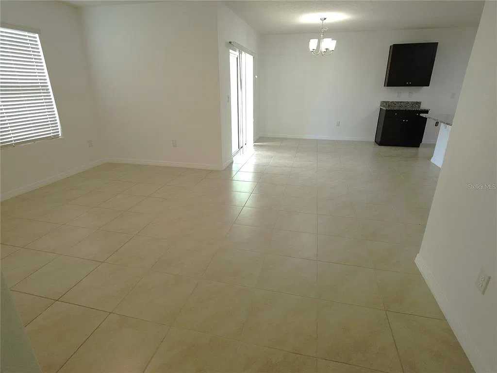 4 bed, 2.0 bath, 1846 sqft, $2,300 — Photo 3