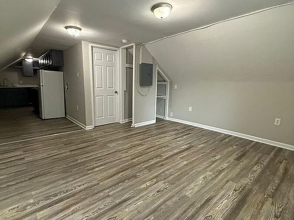 4th image of 734 N Broadway Unit 4