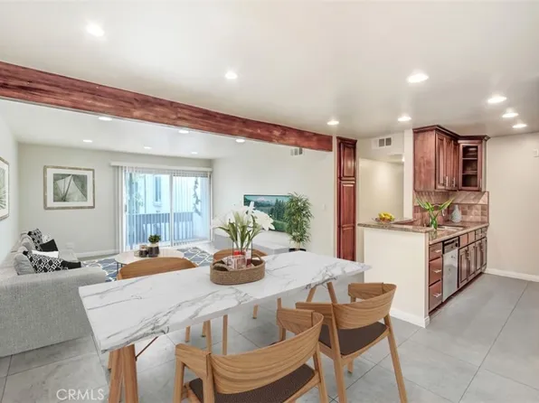 18620 Hatteras St Unit 211, Tarzana, CA 91356