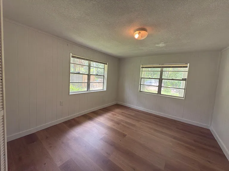 11521 Lucas St — Photo 5