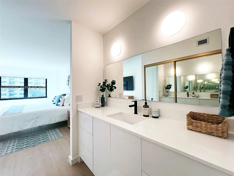 5100 N Ocean Blvd #503 — Photo 34