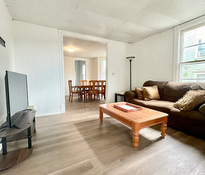 9 Reynolds Ave — Photo 2