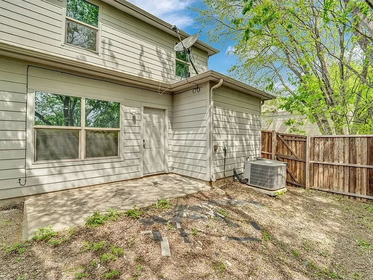 338 Castleridge Dr #B — Photo 15