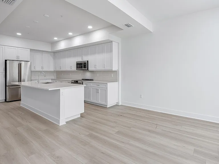 400 150th Ave #503 — Photo 15