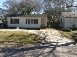 909 Chestnut Dr, La Marque, TX 77568