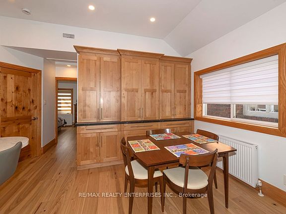 5th image of 837 Kingston Rd